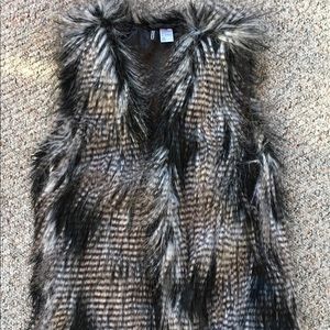 H&M faux fur vest. Size 6